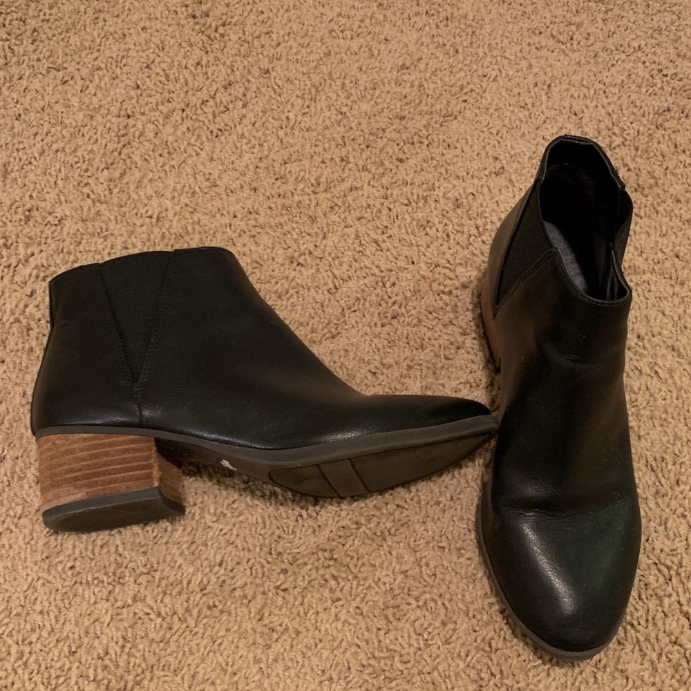 Dr. Scholls black leather booties
